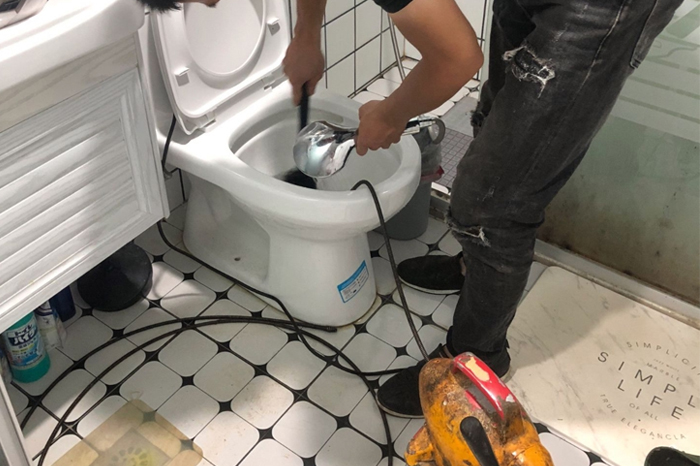 西充马桶堵塞自己疏通还是找师傅?专业上门服务让你省时更省心